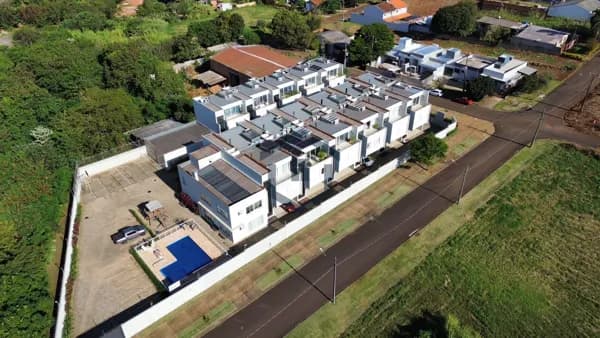 triplex em Condomínio fechado semi mobiliado