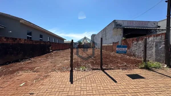 Terreno na avenida dos Papagaios