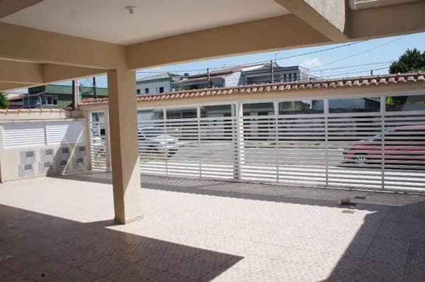 Casa 2 dormitórios, sacada - Tude Bastos