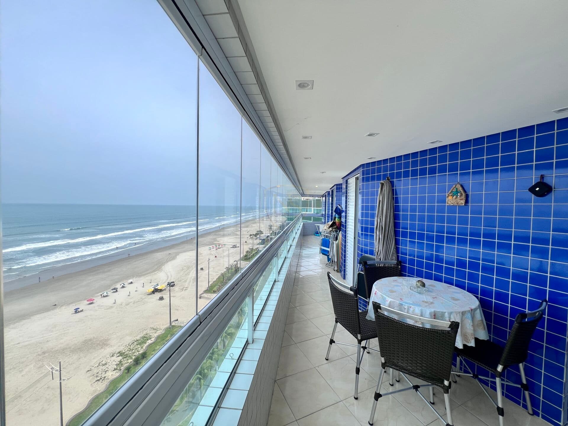 Apartamento frente mar 3 dormitórios e 2 vagas na Praia Grande