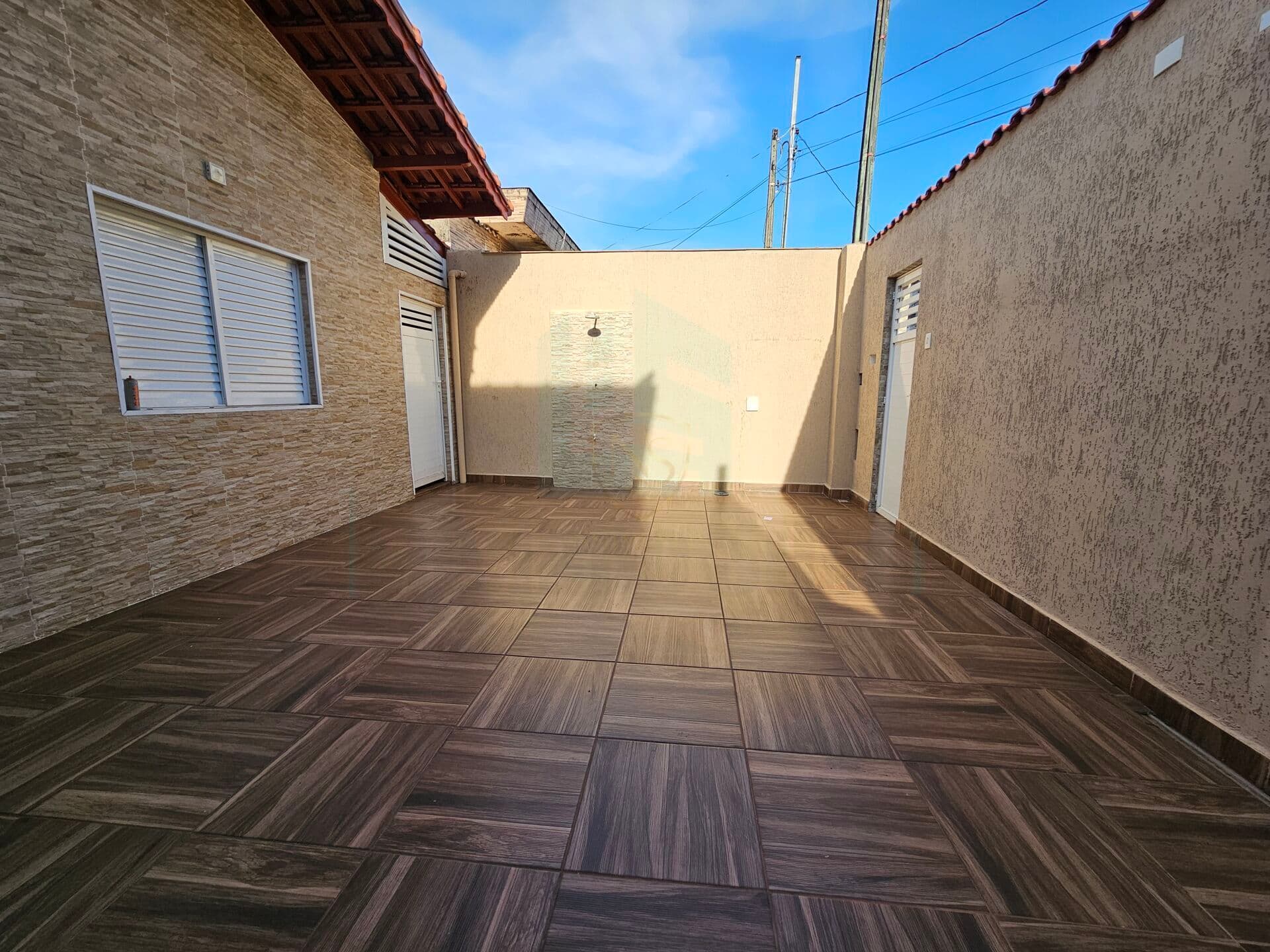 Casa com churrasqueira e piscina à venda em Praia Grande