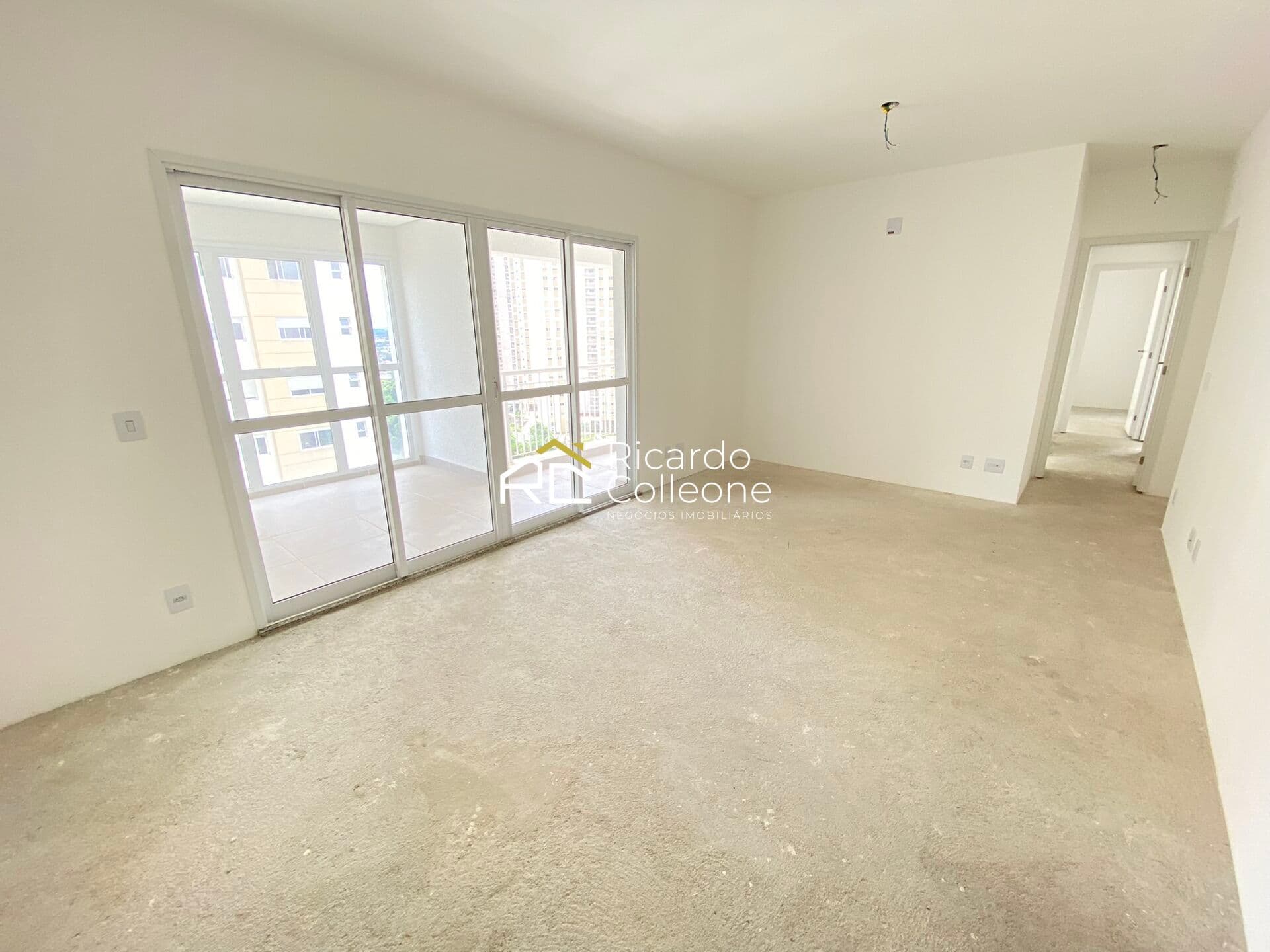 Apartamento Novo, 113m2, 03 Quartos, 01 Suíte, 02 Vagas de Garagem.