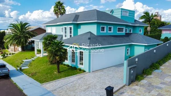 Casa em Condomínio fechado, 700m2, 05 Suítes, Elevador, Piscina.
