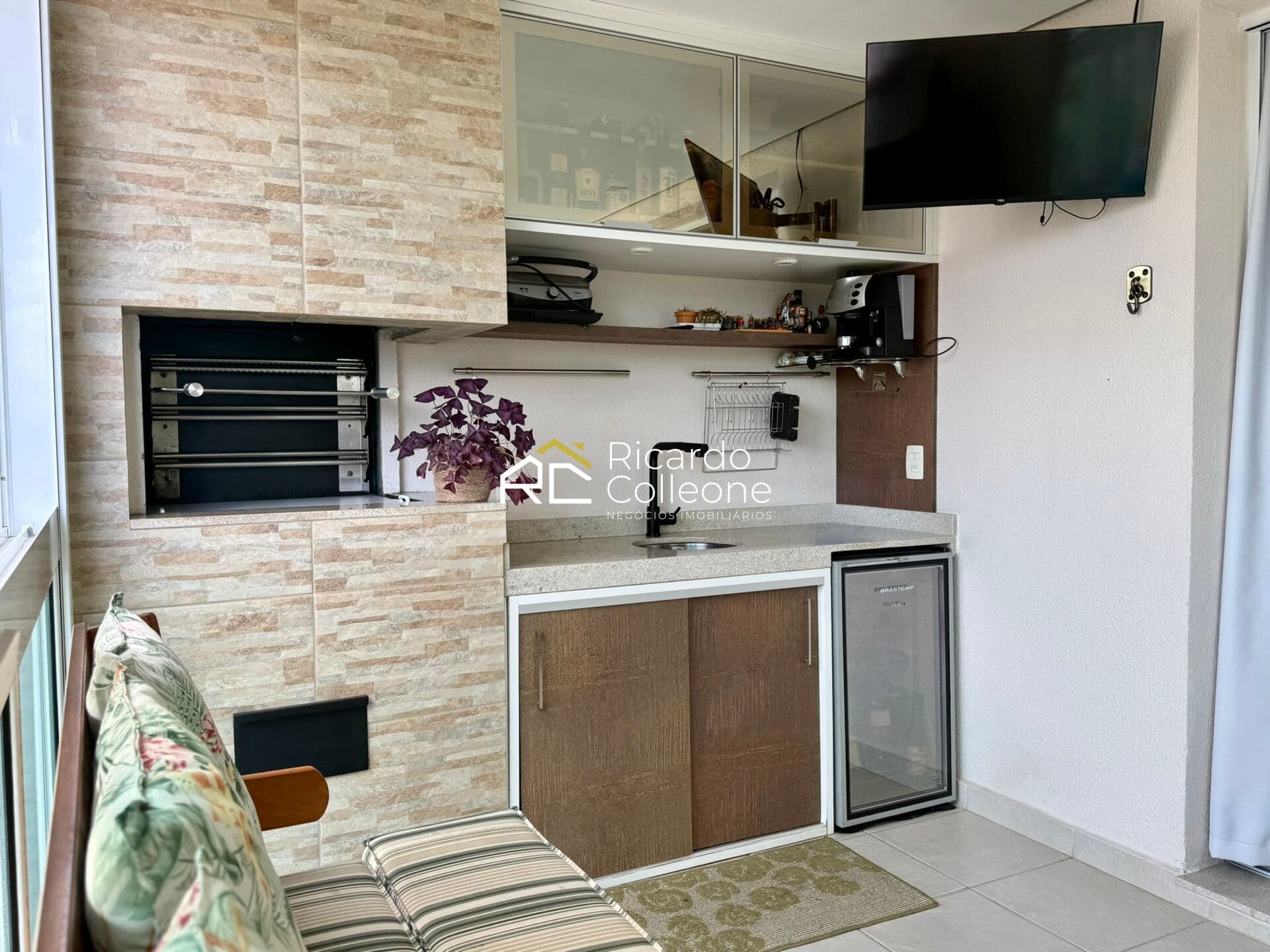 Apartamento Face Norte, 131m2, 04 quartos, 01 Escritório, 02 Vagas Separadas.
