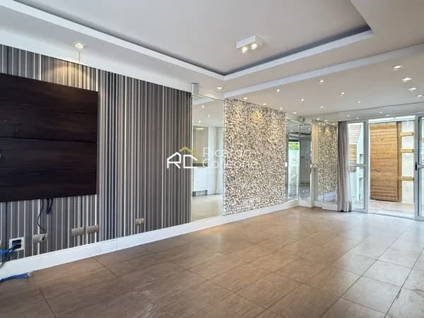 Casa Triplex no Seminário – 163m² | 4 Quartos (2 Suítes) | 2 Vagas | Área Gourmet