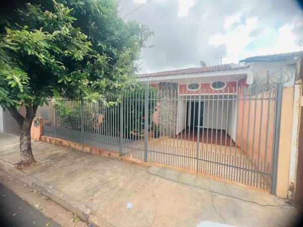 Casa com edícula no Solo Sagrado