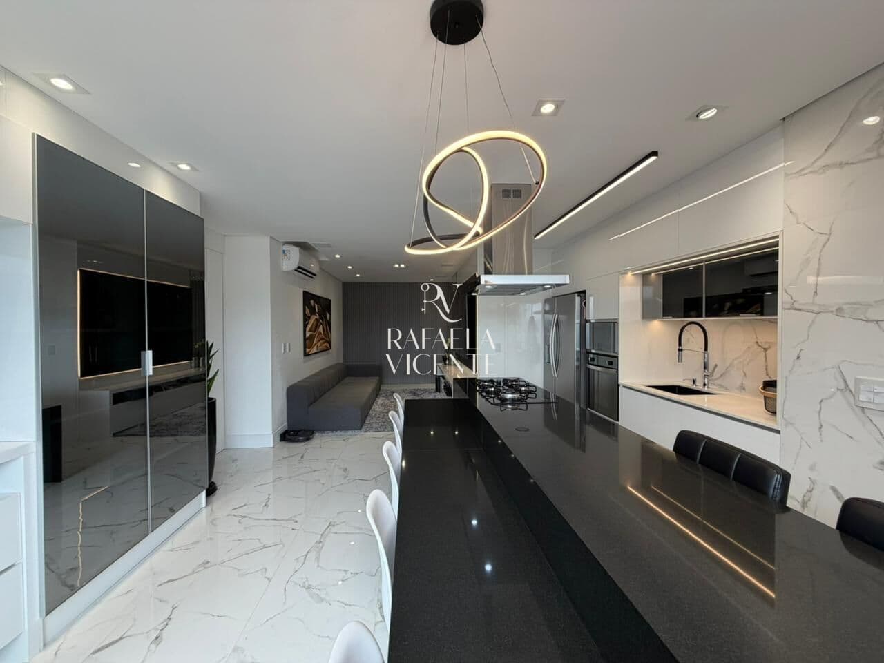 APARTAMENTO IMPECÁVEL À VENDA – BAIRRO ANITA GARIBALDI | ANDAR ALTO | 2 SUÍTES + ESCRITÓRIO