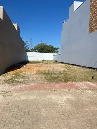 Terreno no condomínio vale das Cerejeiras