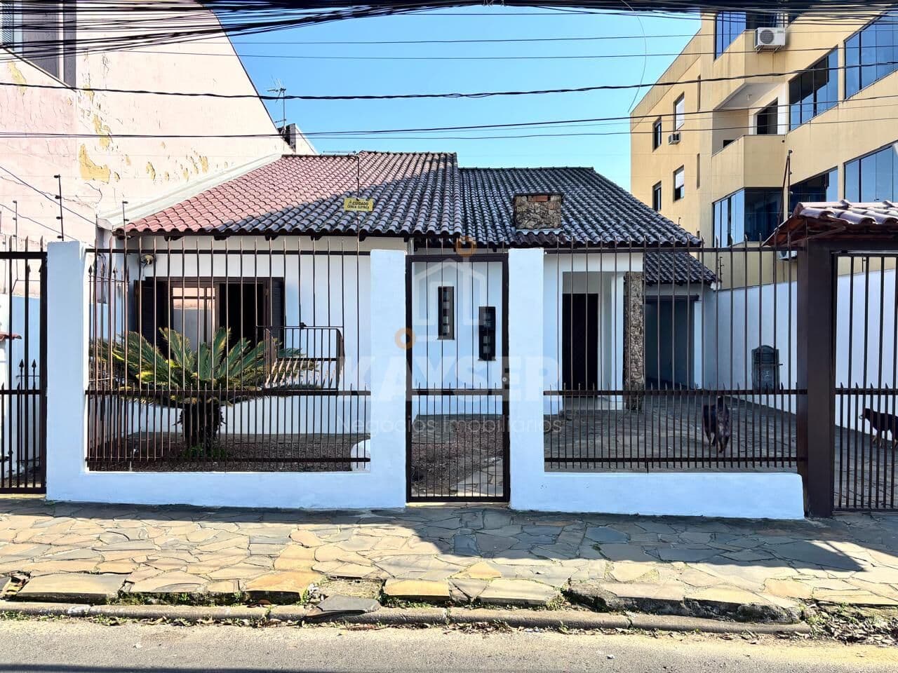 Casa de Alvenaria com Amplo Mezanino