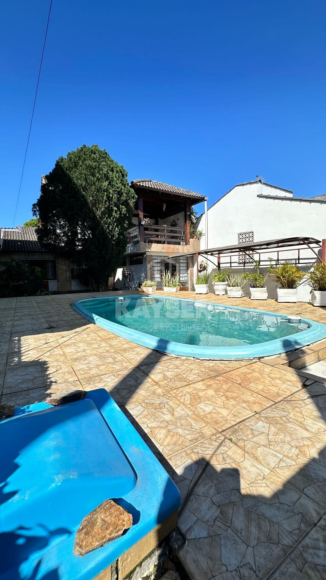 Casa 04 dormitórios e piscina