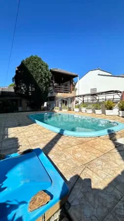 Casa 04 dormitórios e piscina