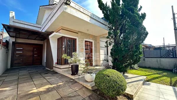 Casa com 3 quartos sendo 01 suíte
