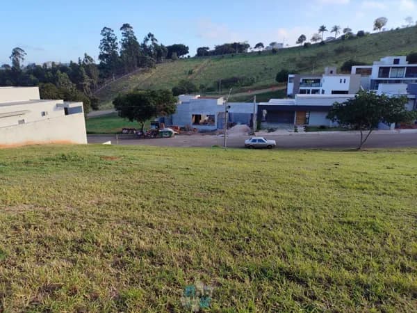 Terreno em condomínio de alto padrão