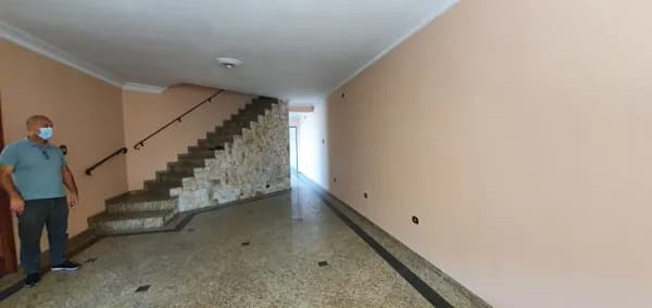 Sobrado - com Três Casas nos Fundos