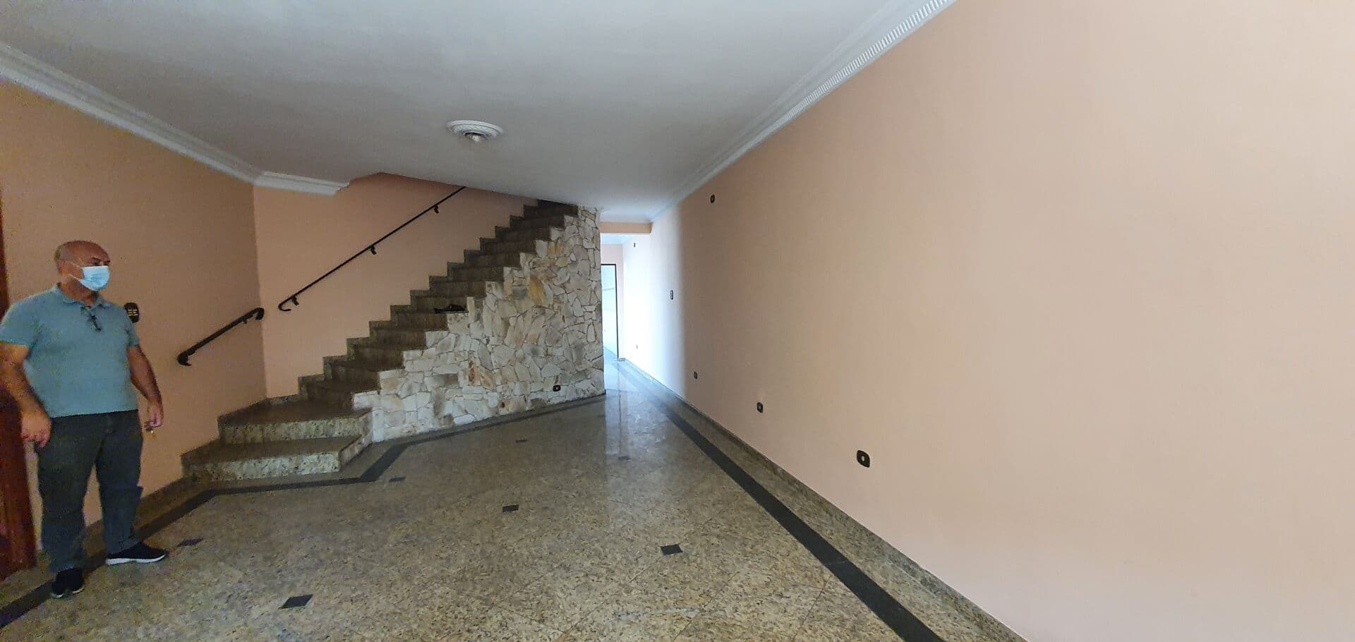 Sobrado - com Três Casas nos Fundos