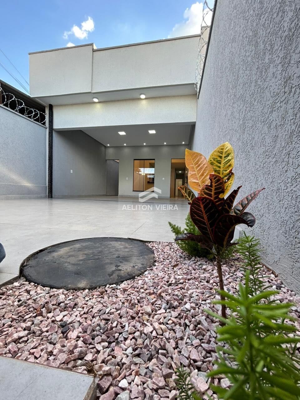 Casa à Venda no Jardim Imperial 2, em Trindade.