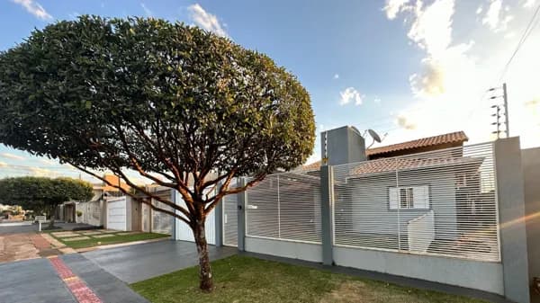 Casa à venda com 1 suíte e 2 quartos por R$ 790.000 - Jardim Continental - Dourados/MS