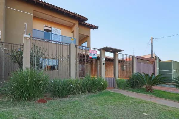 Sobrado com 1 suíte e 2 dormitórios à venda, 352m² por R$ 1.000.000 - Altos Do Indaiá - Dourados/MS