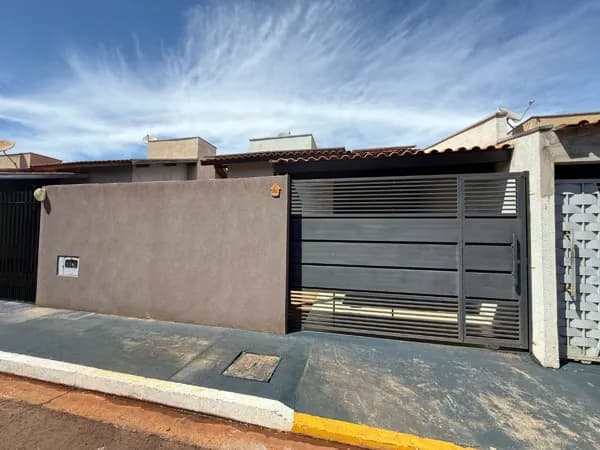 Casa com 2 dormitórios à venda, 69m² por R$ 330.000 - Jardim Márcia - Dourados/MS