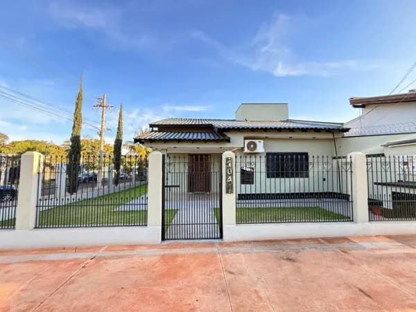 Casa com 1 suíte e 2 dormitórios à venda, 304 m² por R$ 850.000 - Jardim Florida I - Dourados/MS