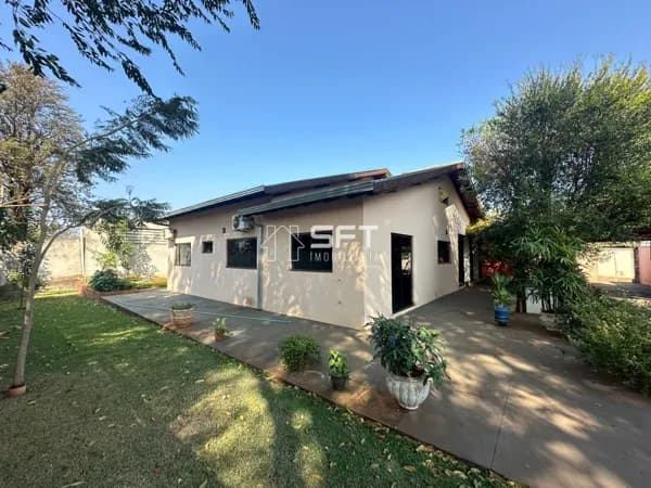 Casa à venda 1 suíte mais 2 quartos, 220m² por R$ 700.000 - Santa Rita - Dourados/MS