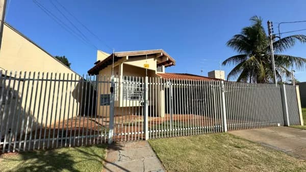 Casa com 1 suíte + 3 dormitórios à venda por R$ 900.000 - Jardim Itaipú - Dourados/MS