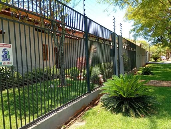 Casa com 2 suítes e 1 dormitório à venda, 220m² por R$ 1.500.000 - Jardim Mônaco - Dourados/MS