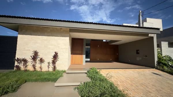 Casa com 1 suíte e 2 dormitórios à venda, 151m² por R$ 1.450.000 - Porto Seguro - Dourados/MS