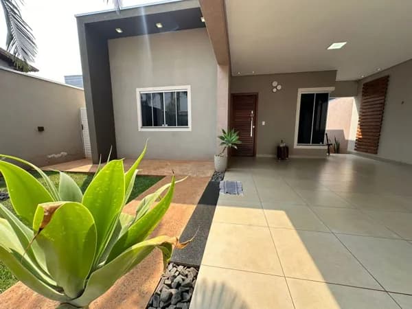 Casa com 1 suíte e 2 dormitórios à venda, 160m² por R$ 600.000 - Flor de Maio - Dourados/MS