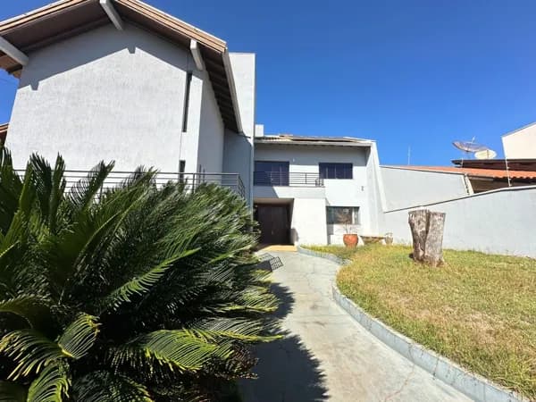 Casa com 2 suítes e 1 demi suíte à venda, 450m² por R$ 1.700.000 - Portal de Dourados - Dourados/MS