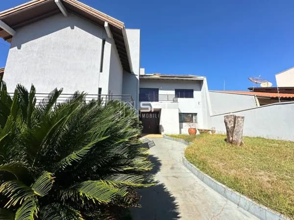 Casa com 2 suítes e 1 demi suíte à venda, 450m² por R$ 1.700.000 - Portal de Dourados - Dourados/MS