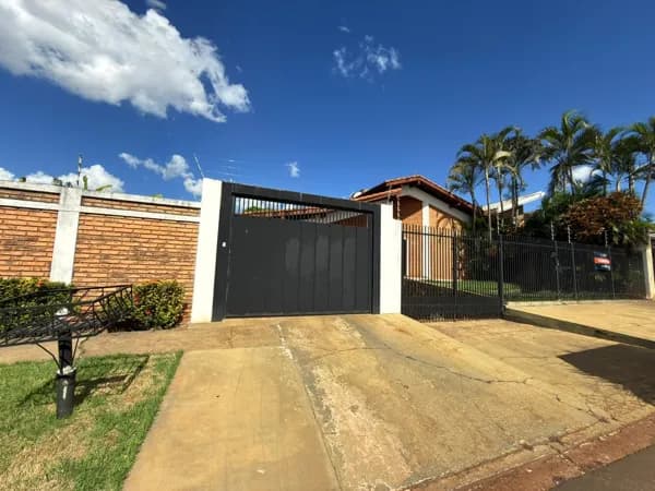 Casa com 1 suíte e 2 dormitórios à venda, 400m² por R$ 1.700.000 - Vila São Luiz - Dourados/MS
