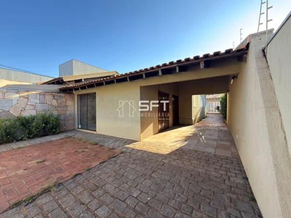 Casa com 1 suíte e 2 dormitórios para alugar, 250m² por R$ 3.200/mês