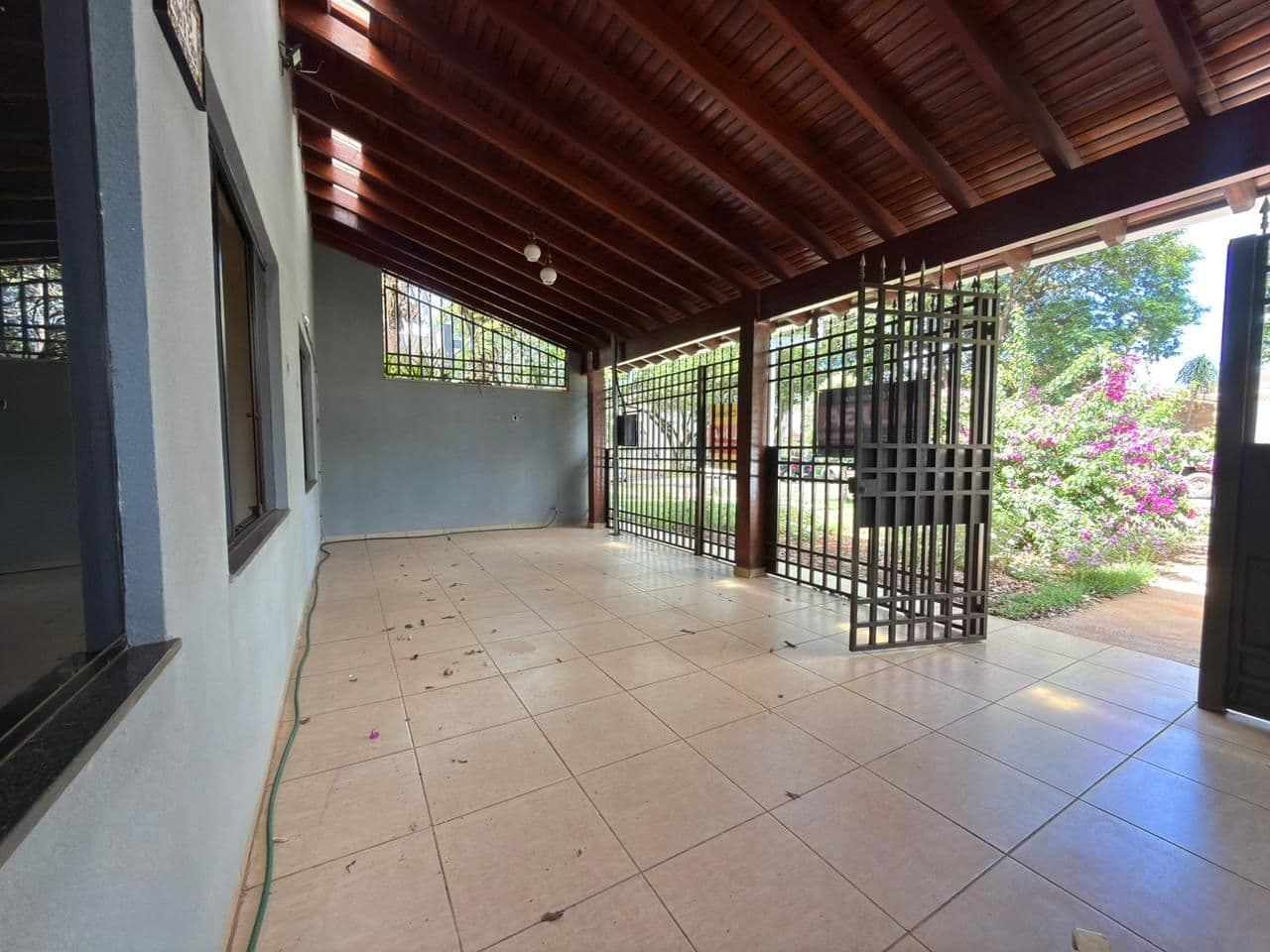 Casa para alugar com 1 suíte e 3 quartos por R$ 4.500 - Vila Tonani I