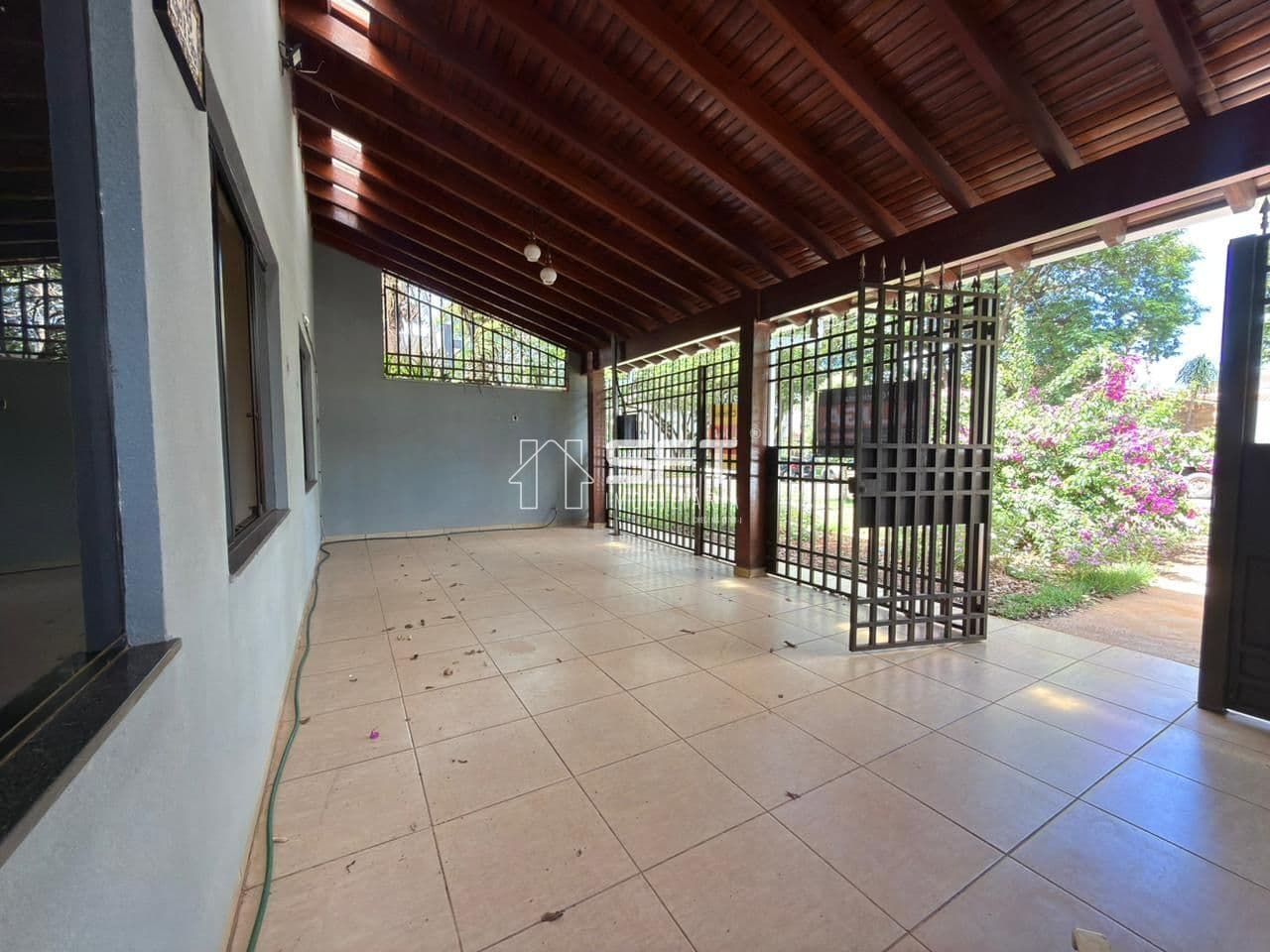 Casa para alugar com 1 suíte e 3 quartos por R$ 4.500 - Vila Tonani I