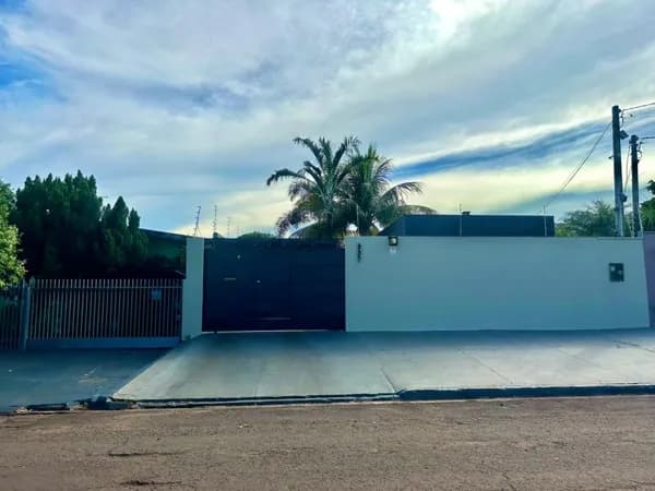 Casa com 3 dormitórios à venda, PORTEIRA FECHADA 284m² por R$ 680.000 - Jardim Florida II - Dourados/MS
