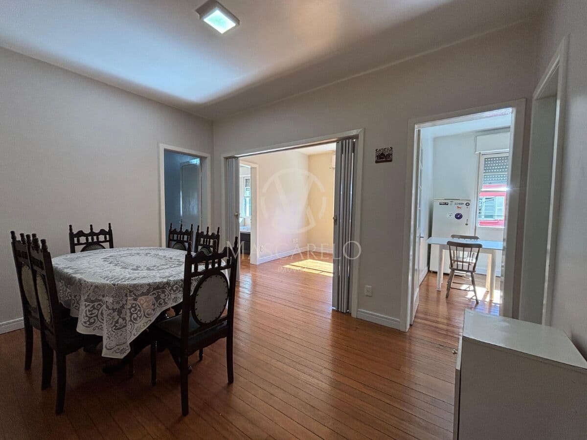 R$ 288.000 - Apartamento São Pelegrino mobiliado frente ao Shopping