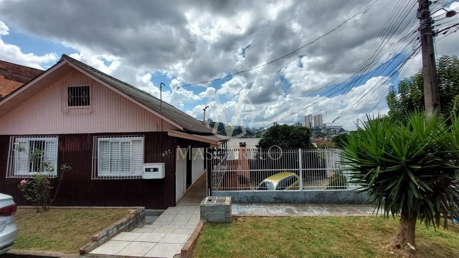 R$ 265.000 - BAIRRO PLANALTO - CASA COM 2 MORADIAS