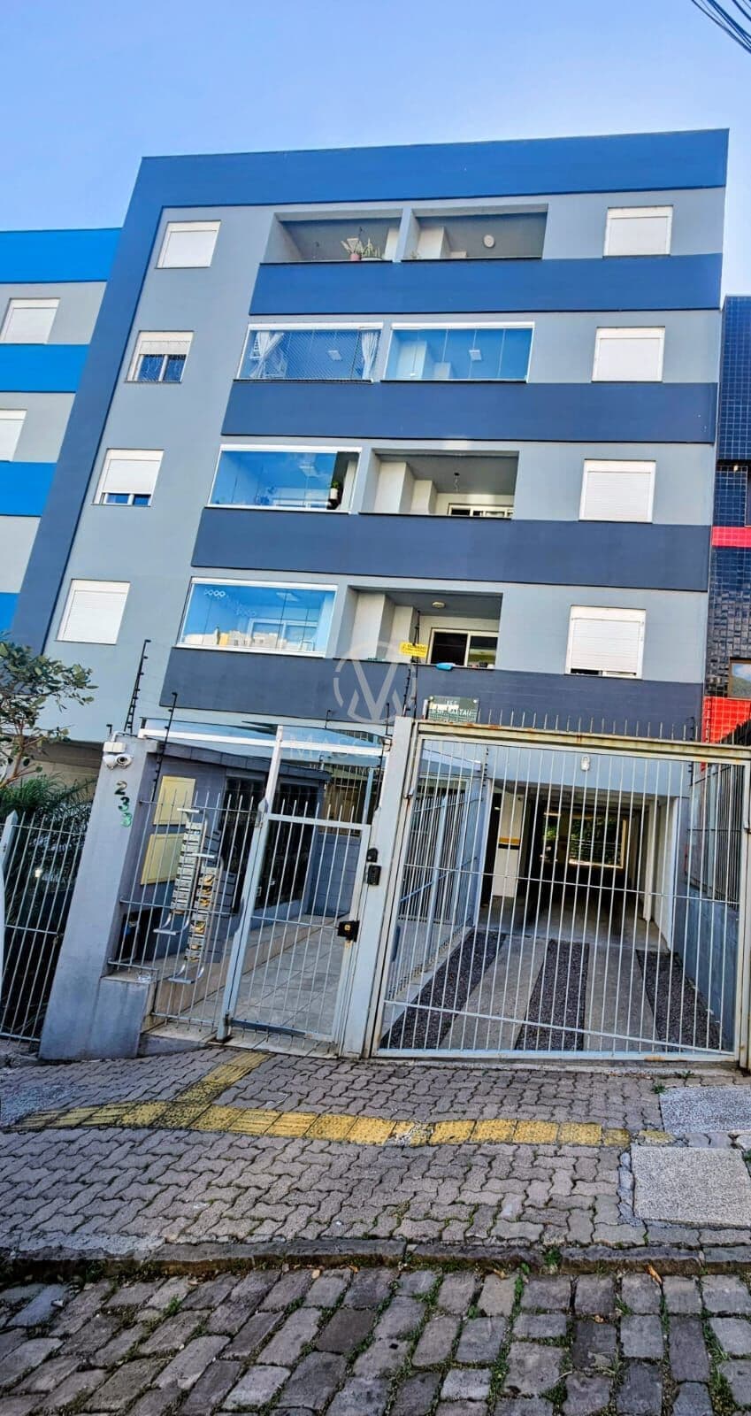 APARTAMENTO SEMIMOBILIADO à venda no Bairro Charqueadas em Caxias do Sul - R$ 330.000