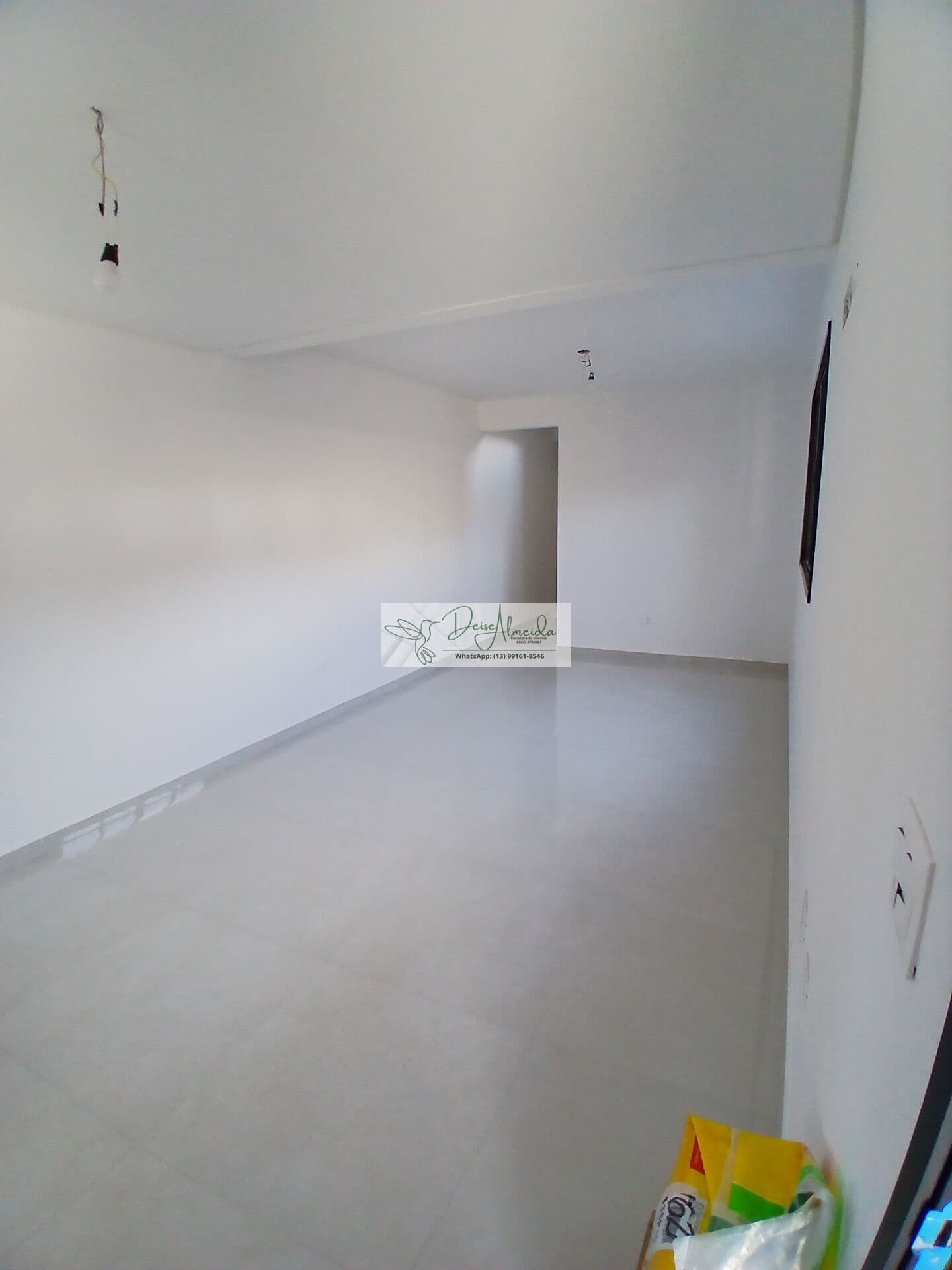 Sobrado Alto Padrão com 03 quartos (02 suítes) - garagem para 02 carros no Bairro do Boqueirão em Santos/SP.