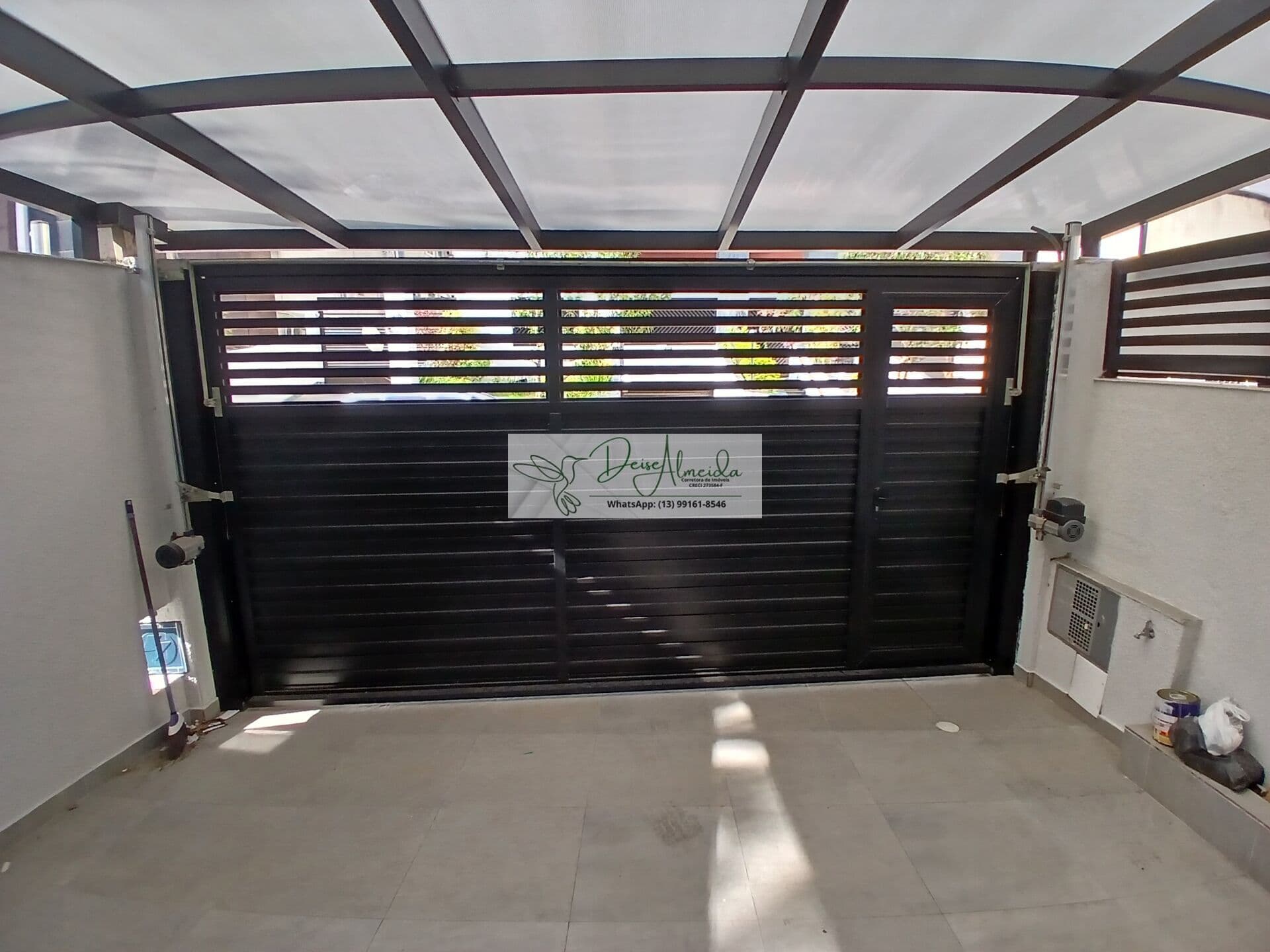 Sobrado Alto Padrão com 03 quartos (02 suítes) - garagem para 02 carros no Bairro do Boqueirão em Santos/SP.