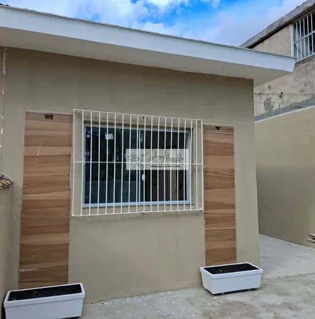 Casa Reformada à Venda – 2 Dormitórios (1 Suíte) -Vaga para 02 carros - Quintal- Àrea Gourmet – Santa Maria – Zona Noroeste – Santos/SP