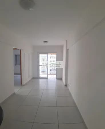 Apartamento para morar ou investir com 02 Quartos- Sala com Varanda - José Menino - 01 Quadra da praia
