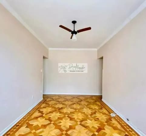 Apartamento à venda Amplo e Reformado na Av. Ana Costa com 03 quartos - Garagem demarcada.