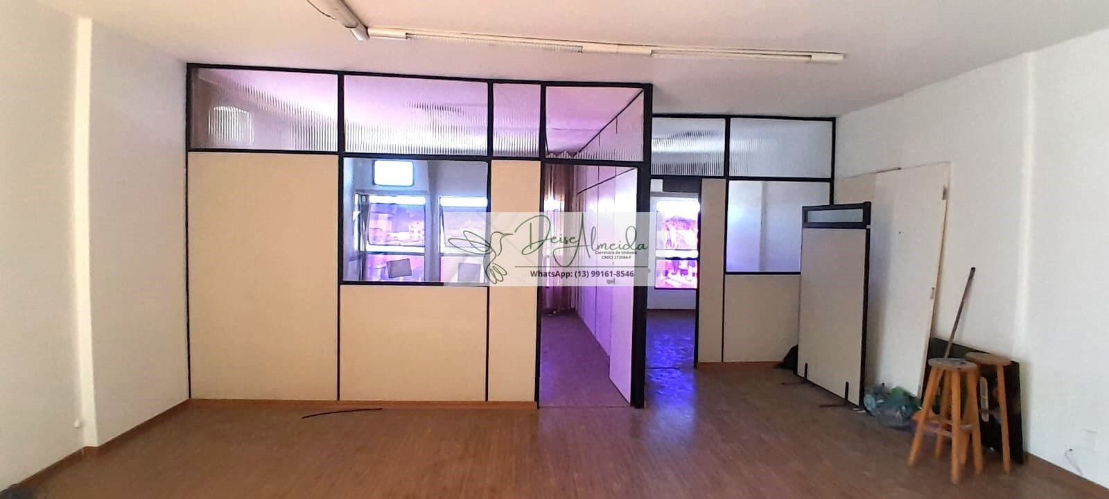 Conj. Comercial à venda - 1 sala ampla com 2 divisórias• 2 banheiros (feminino e masculino) • 1 copa funcional