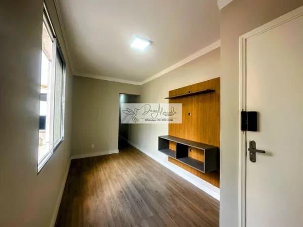 Apartamento à Venda no Boqueirão - 01 Quarto - Sala confortável - Banheiro social - Cozinha com planejados - Área de serviço – Poucos metros da Praia!