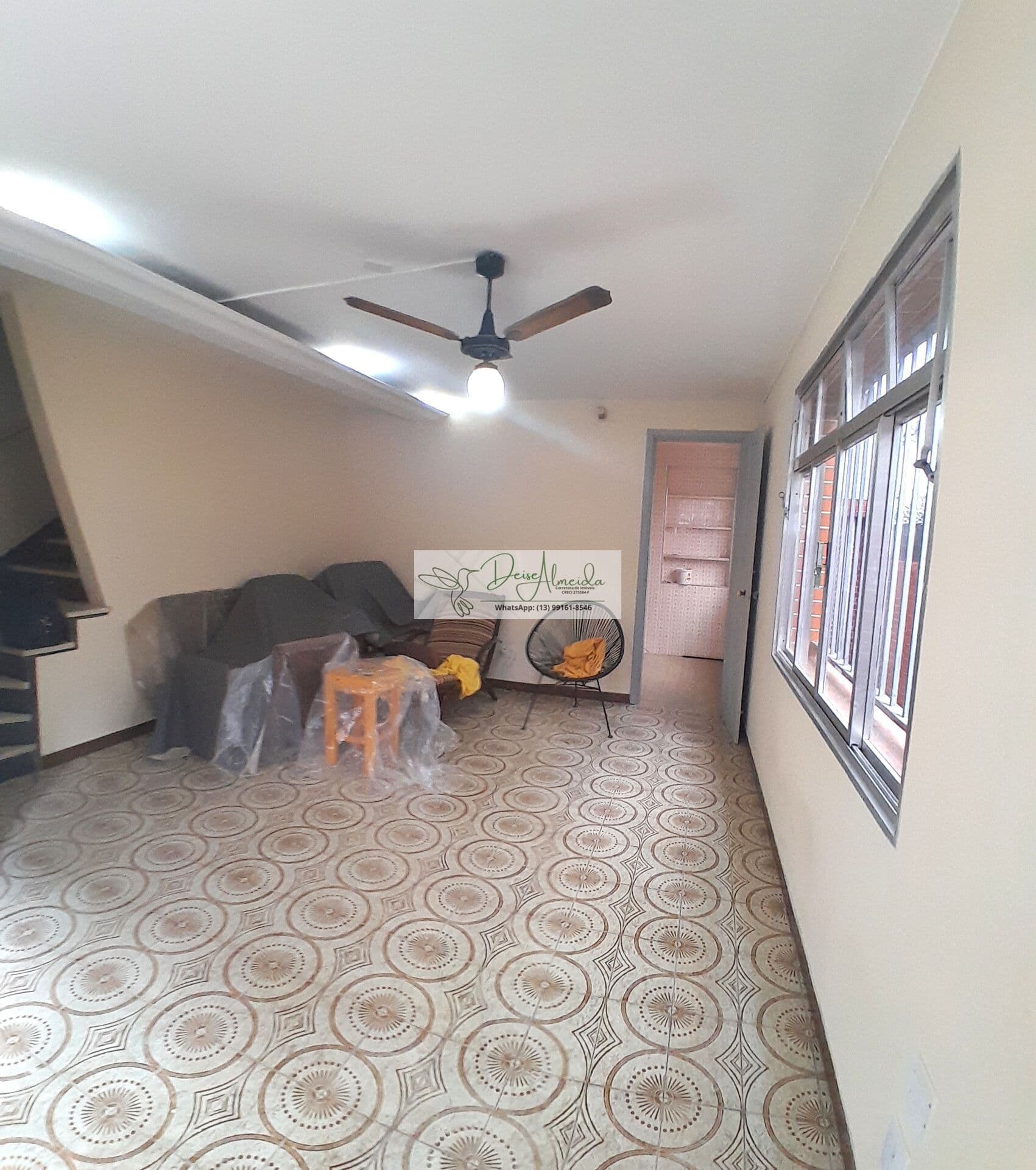 Sobrado à venda, na quadra da Praia do Bairro Embaré - Santos/SP. Com 2 Quartos e 2 banheiros, garagem para 02 carros, edícula.