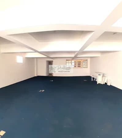 Locação de Sala Comercial - Centro de Santos- 03 Vagas de Garagem - Sala Ampla - 03 Banheiros e 1 Copa.