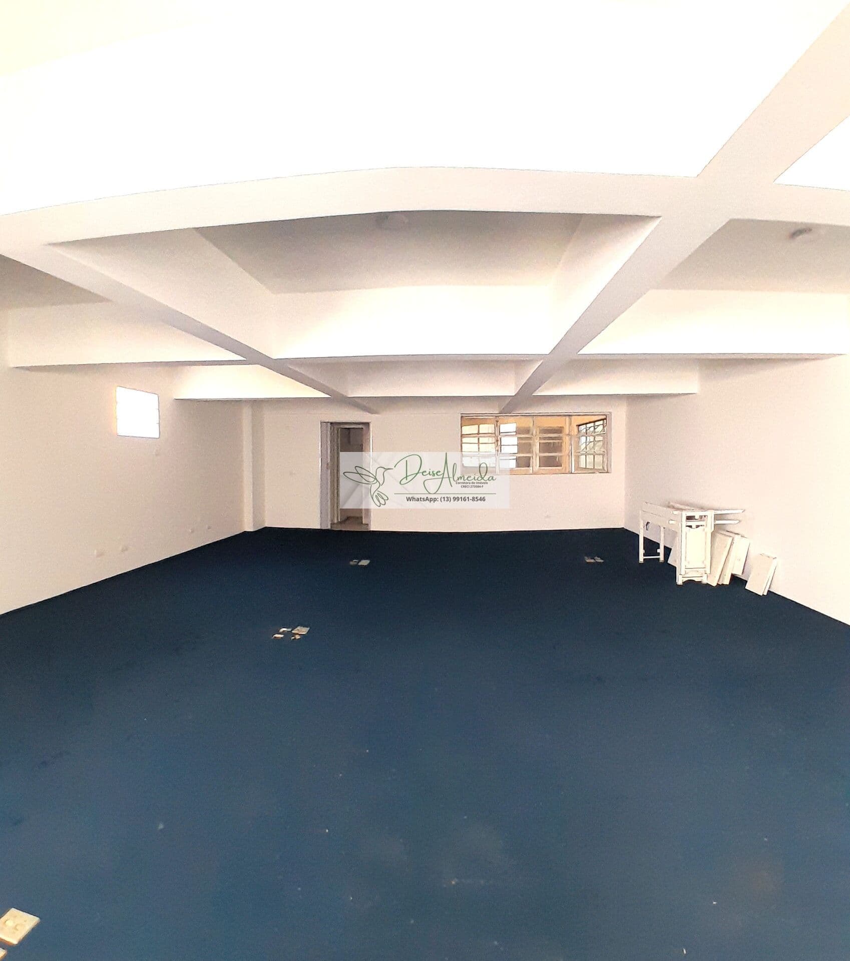 Locação de Sala Comercial - Centro de Santos- 03 Vagas de Garagem - Sala Ampla - 03 Banheiros e 1 Copa.