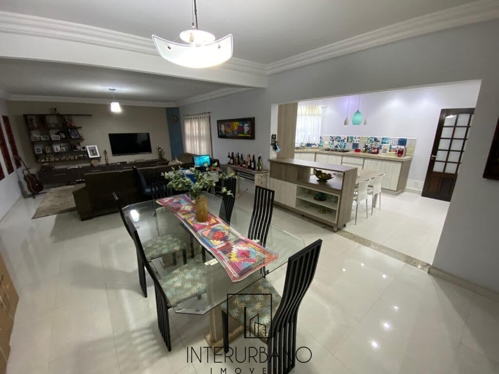 Sobrado à venda com 285m², 3 dormitórios sendo 1 suíte, 5 vagas na Vila Metalúrgica em Santo André